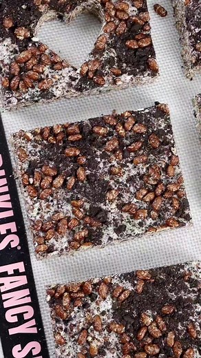 Oreo Coco Pop Cut Out Bars! Cookies and cream meets coco pops! 🙌 These moreish treats make for a great snack, lunch boxes, get togethers, and so much more! Subscribe on my Instagram to access the live class on Wednesday, 14th June, at 9pm GMT. I'll be posting the live with all the ingredients and method once it's done 😁 #cocopops #oreolover #treatmaker #liveclass #subscribe #loveisbakeable | Loveisbakeable