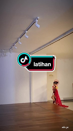 Fashion Show Kids: Catwalk Training in Cheongsam