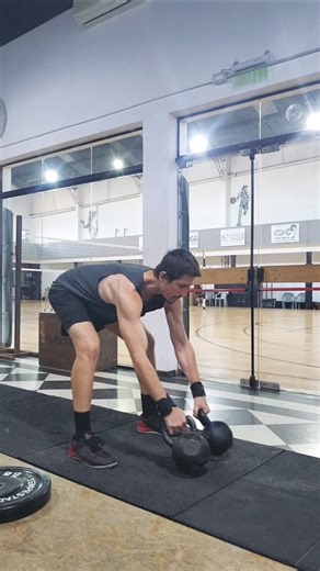 Load HR. Push ups 10-12-15-20 & 20 Doble Kett swing 🎖#crossfit #fitness #training