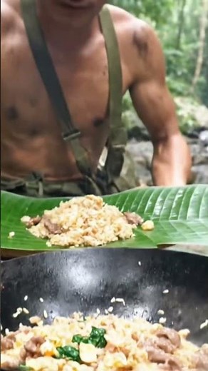 Cơm Rang Dưa Bò Chảo Gang 🔥 | Cast-Iron Beef Fried Rice #primitiveplus