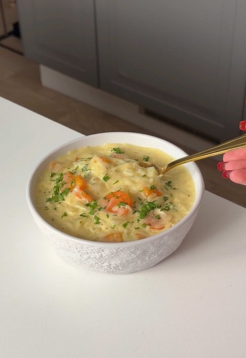 Soupe crémeuse au poulet et aux nouilles
