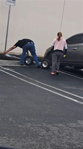 Repo! Woman Pays DMV Fees Then Finds Car Being Repod After Walking Back To Her Car