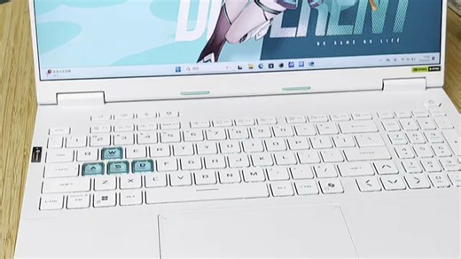 天选6锐龙7搭载半透键盘，灯光下清晰醒目，深夜游戏或办公不费眼，打字更高效。