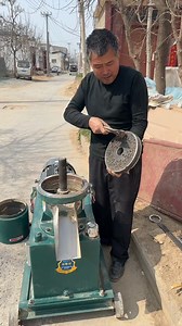 23K views · 142 reactions | Our feed pelletizer machine delivers stable, smooth operation with balanced pressure and uniform mold wear. Whatsapp: wa.me/+8615966681218 #animalfeedpelletmachine #feedpelletmachine #feedpelletizer #livestockfeedpelletmachine #pelletmillforfeed #feedpelletmakingmachine | Pellet Machine Manufacturer | Facebook