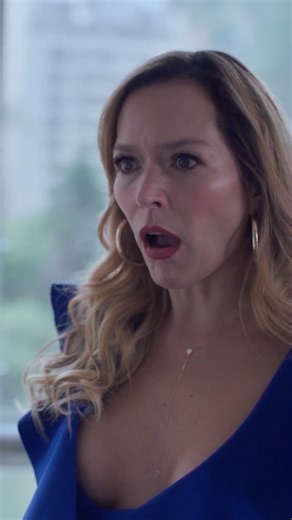 ¡Más seriedad! 🤔 Emilio cree que Clara puede convertir el noticiero en un programa de chismes, por lo que le pide más seriedad y rigor. 😱 #LasDeSiempre | Canal RCN