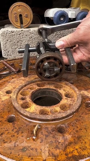 Industrial Power: 🤯Breaking the Grip of 10-Year-Old Rust!💥#PowerTools #MetalWork#shorts