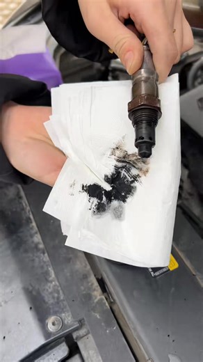 Clean the carbon deposits on the oxygen sensor to eliminate abnormal | Tonggeqichezhishi