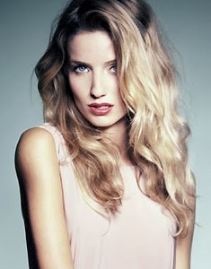 Annabelle Wallis: Bio, Height, Weight, Age, Measurements