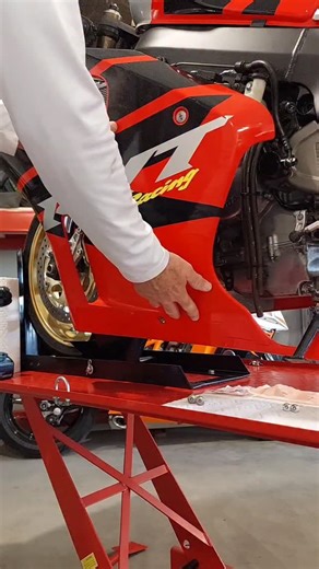 101 Garage on Instagram: "2002 Honda RC51 touch ups. Going to take the RC51 out today. Have agreat day. Thanks for following and sharing. #101GarageArizona #youngtimermoto90s #rc51rider #rc51 #motopista #motoracing #motopiste #motomoto #motos #motosport #motorbike #motorbikesofinstagram #motorcycle #motorcycles #superbiker #superbikeracing #motoclube #motopassion #motofans #motorcyclephotography #supermotolife #honda #hondavtr #hondarc51 #ytm90s"