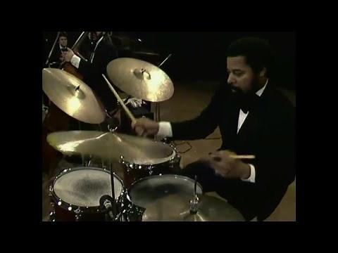 Sarah Vaughan in Bruxelles - Drum solo by Jimmy Cobb