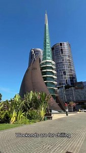 𝐒𝐮𝐧𝐝𝐚𝐲 𝐁𝐫𝐮𝐧𝐜𝐡 𝐚𝐭 𝐄𝐥𝐢𝐳𝐚𝐛𝐞𝐭𝐡 𝐐𝐮𝐚𝐲! Hop on a bus, train, or ferry to Elizabeth Quay and end your weekend with a scenic stroll to build up your appetite. Discover the ultimate brunch spot, with @theislandelizabethquay being a favourite! Indulge in a mouth-watering brunch with a variety of breakfast delights, from bruschetta to fresh oysters. If savory breakfasts are your thing, The Island is your go-to spot🍹🍳 Plan your next Sunday brunch at Elizabeth Quay and enjoy the p