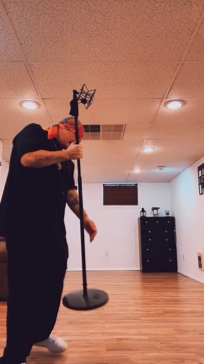 Axel's Epic Guitar Solo Fail During Guns N' Roses Performance