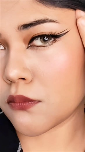 Bold Graphic Liner Tutorial ✨ Would You Wear This? #ytshorts #makeup #youtubeshorts