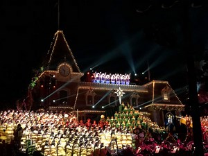 Candlelight Processional 2023 Dates Announced for Disneyland | Chip and Company
