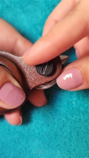 Assemble with me 🔑 The KeySmart Air makes your keys slim, organized, and trackable with Apple AirTag. #KeySmartAir #EverydayCarry #AirTagHolder #MinimalistGear | KeySmart