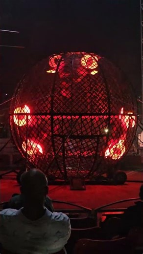 Amazing Motorcycle Stunt at Circus Vargas! 🏍️🔥 Cage of Death! 🏍️🎪