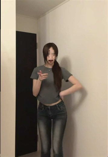 汗目立ちにくい灰色Tシャツ：骨格ウェーブ向けコーデのコツ