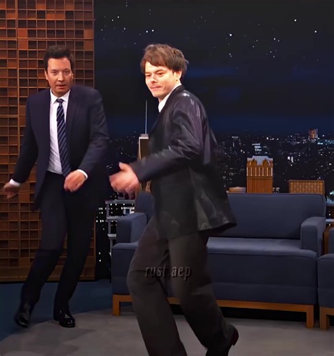 The run fits Jonathan so well 😭 #jonathanbyers #charlieheaton #strangerthings #edit