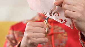 ✂️A scissors, a red sheet🧧, craftsman's hands bring life to intricate patterns. Beyond festive decor, it's a Chinese cultural icon, spreading warmth & aspirations worldwide. 🌸✨ 🎥: douyin-格物集 #PaperCuttingArt #ChineseCraftsmanship #PaperArt #ChineseTradition #FestivalDecoration #CulturalExchange | Fantastic China