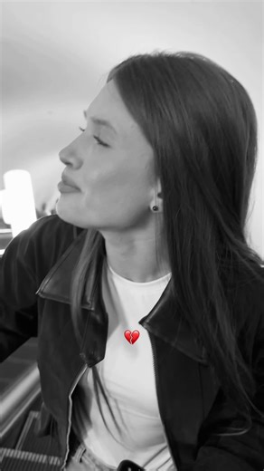 Video van Аленушка (@alenyshkaa_) over poor albanian man sings traditional song