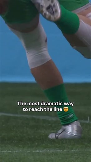 Pure resilience from @ireland7s' Zac Ward 💪 #HSBCSVNS | World Rugby Sevens