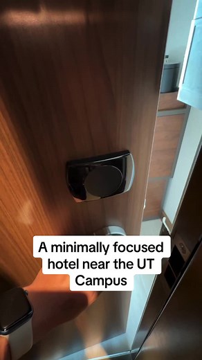 Over by the UT Campus you’ll find the AC Hotel University which is a minimally focused, yet sophisticated hotel with an array of great dining options such as their Spanish-inspired bar which is a hidden gem! 🏷️ #achotels #marriott #marriottbonvoy #austin #texas