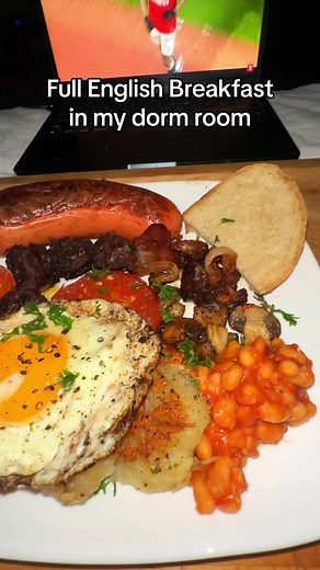 Lazy Pot Noodle🍜 (@lazypotnoodle) - Making a Full English Breakfast in my Dorm Room! Easy Recipes #lazypotnoodle