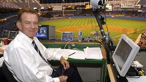 Tim McCarver, big league catcher and broadcaster, dies at 81