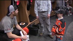 228K views · 4.2K reactions | Philadelphia Flyers captain Claude Giroux relaxes shares a grilled cheese after practice with a young fan. For more like this, watch Action News at 10 on PHL17. | PHL17 | Facebook