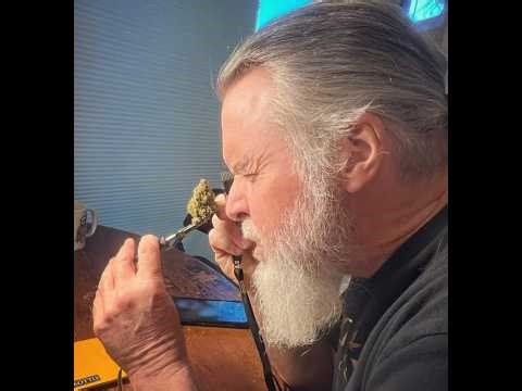 Kevin Jodrey / Cannabis Processing Techniques: Trimming / Ganjier