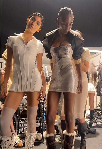 just die😝 @debbiesmag the song of our shanghai fashion week backstage as we freeze and lose our feet💖