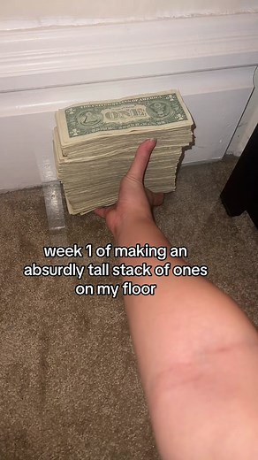 how many ones do u think this is? i didn't do a total count lol and ik the top ones are fluffier than the bottom ones. i'll flatten them all before adding to the stack from now on #screammovie #VozDosCriadores #stackofmoney #dollarbills #absurdlytallstackofones #iknowthisisdumb #skrippermoney