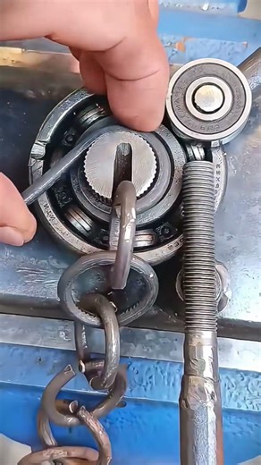 the process of making neat and perfect iron chains #shorts