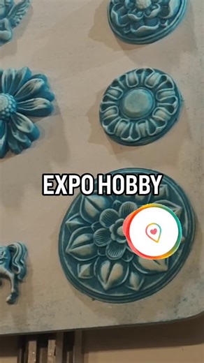 Craquelina on Instagram: "Vine a conocer en persona los moldes de @artistica_berlian 💕 ✨Les muestro un poco lo hermosos que son 😍 Obviamente los pajaritos ya se agotaron! (Y eso que le dije que lleve muchos 🥹) Mi favorito obviamente es el pajarito grande! Espero muy pronto ver todos sus trabajos con los moldecitos nuevos que se llevaron de la expo! Mañana es el último día y ya quedan poquitos! 😺 #expohobby #larural #moldesdesilicona #craquelina #moldesparsvelas #berlian #artisticaberlian #mo