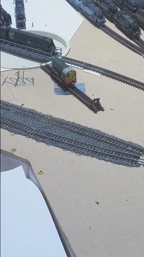 Testing the turntable on the new project #modelrailway #grahamfarish #peco #dapol
