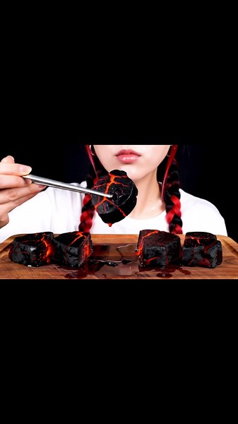 magma steak 🥩 #asmr #oddlysatisfying #satisfyingvideo #ai #咀嚼音