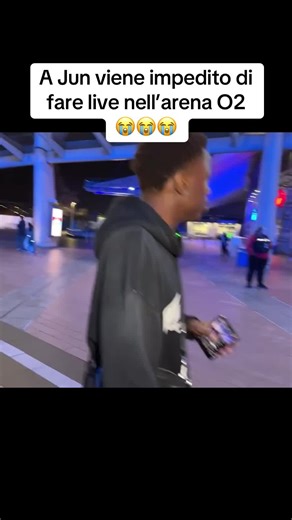 Jun's Live Stream Dilemma at O2 Arena