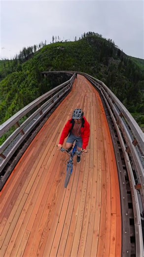 Prerna & Nathan | Outdoor Travel on Instagram: "You need to add this unique experience to your bucket list ⬇️ ‼️Follow @theadventuretwosome for more epic Canadian recs‼️ ✨Everything You Need to Know✨ 🚴‍♀️ This unique canyon was formerly known as the Kettle Valley Railway, featuring 18 wooden trestle bridges and 2 tunnels through the canyon. 🏃‍♀️ It’s 12 Km long (24 Km out and back) and is located within Myra‑Bellevue Provincial Park, about 24–25 km southeast of Kelowna! 🥾 You can hike or bike