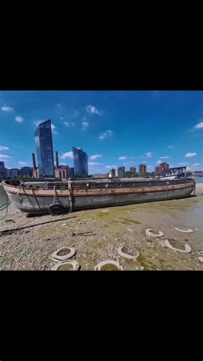 Restoring a 27-Year-Old Abandoned Dutch Barge