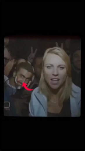 Storie Terrificanti on Instagram: "🎥 Questo video mostra la straziante realtà di ciò che accadde al Cairo, in Egitto, l’11 febbraio 2011. Quel giorno, migliaia di persone riempirono piazza Tahrir per celebrare la caduta di Hosni Mubarak. Tra loro, c’era anche Lara Logan, una giornalista che stava documentando la storia del popolo egiziano in cerca di libertà. Ma quella notte, mentre la folla esplodeva di gioia, la celebrazione si trasformò in incubo. Nel caos, Lara venne trascinata via dalla su