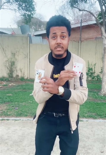 Switching Cards Trick!!🔥🔥🔥 #cardtrick #magictrick #impossible #viral
