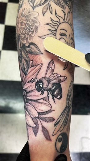 Revelación del Tatuaje del Abejorro