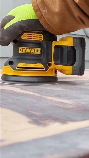 DeWALT 20V MAX XR Brushless Cordless Random Orbital Sander In Action!