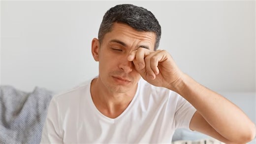 From Blurred Vision To Headaches: Expert Lists 7 Signs You Need Glasses