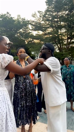 Abiri Tobi Festus on Instagram: "help us beg all these industry Agbas oo dem no wan sembe atall Vj Adams and Tokstar kilode lati aye SS1 !! ahnahn their 2016 throwback be like 2022😩😂❤️❤️ Jokes aside these guys have really put in the work over the years mehn! and it’s so inspiring for us !"