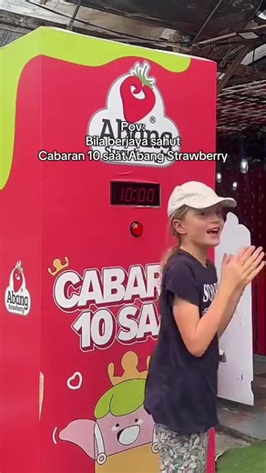 Pelbagai karenah dan reaksi pelanggan Abang S yang berjaya sahut Cabaran 10 Saat! 😂🔥 Tahniah kepada semua yang berjaya! Jangan risau, cabaran ni berlangsung sehingga habis cuti sekolah tau. Siapa rasa diri dia power? Jom datang & cuba! 💪 #10secondchallenge #abangstrawberry #cameronhighlands #masukberandafypシ