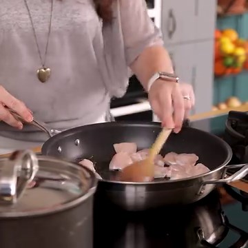 A quick and simple mild chicken curry recipe with bags of flavour. Ready in 30 minutes, it makes a great go-to mid-week meal for the whole family. Freezer-friendly too! ⁠https://www.kitchensanctuary.com/easy-chicken-curry/ #kitchensanctuary | Kitchen Sanctuary