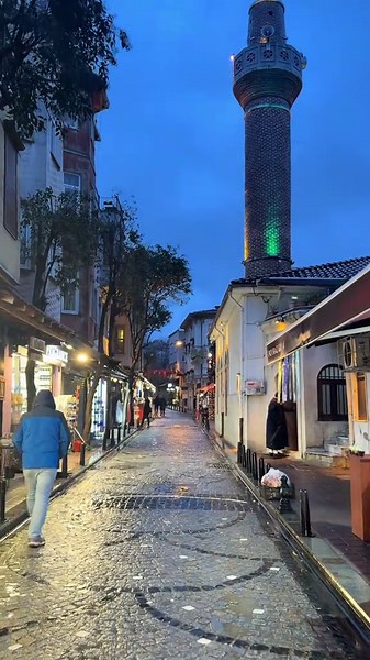 Istanbul Nights: A Romantic Getaway