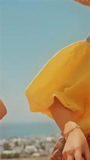 Tournage clip Marina Lise « Medley Séga Ambiance 974 » #Medley #MedleySega #Sega #Segamaloya #Maloya #TraditionRéunionnaise #DanseFolklorique #Réunion974 #CultureCréole #FiertéRéunionnaise #PatrimoineUNESCO #DanseRéunionnaise #ÎleIntense #MaloyaPower #DanseTraditionnelle #TikTokRéunion #FolkloreRéunion #974 #ambiancesega #dansega #noutculture | Tenues traditionnelles de l'île de la Réunion