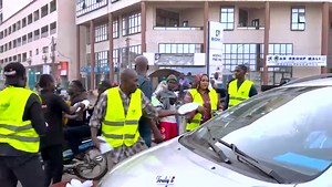 [ #RAMADAN_TOUR 2025 : DISTRIBUTION DE REPAS CHAUDS À ACI 2000 BOUGIE BA PAR LE MOUVEMENT AN BIKO ET LE GROUPE TOULYS ] Dans le cadre du Ramadan Tour 2025, revivez les moments forts de la journée du dimanche 09 mars, une vaste distribution de repas chauds a été menée par les équipes du mouvement An Biko et de Toulys Groupe, au nom de la présidente Fatoumata Batouly NIANE. ENSEMBLE, POUR UN RAMADAN PLUS SOLIDAIRE ! #Batouly #Touli_bonbon #Toulys_groupe #Touli_bonbon | Quotidien Du Mali